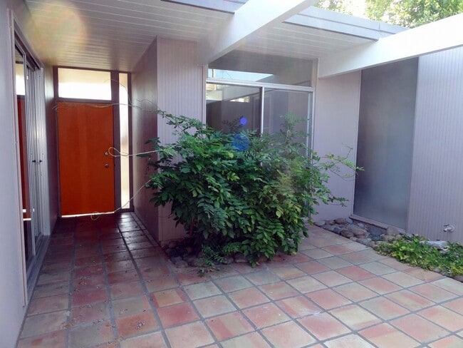 Building Photo - High-End San Jose 4 Bedroom Eichler