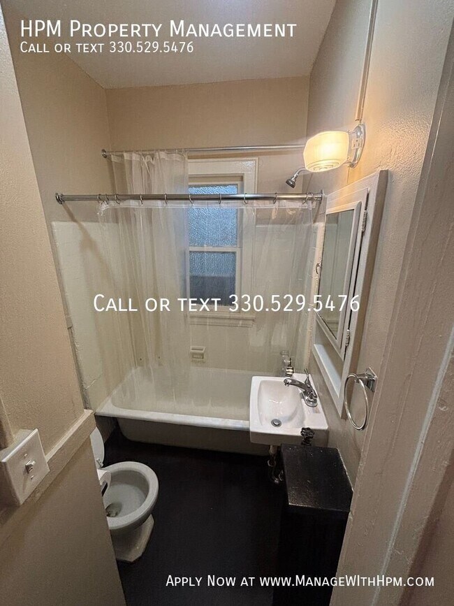 Foto del edificio - 11516 Clifton Blvd