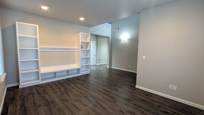 Foto del edificio - LAKE STEVENS 2700+ sq.ft House with 2 Primary suites, Family & Bonus Rooms