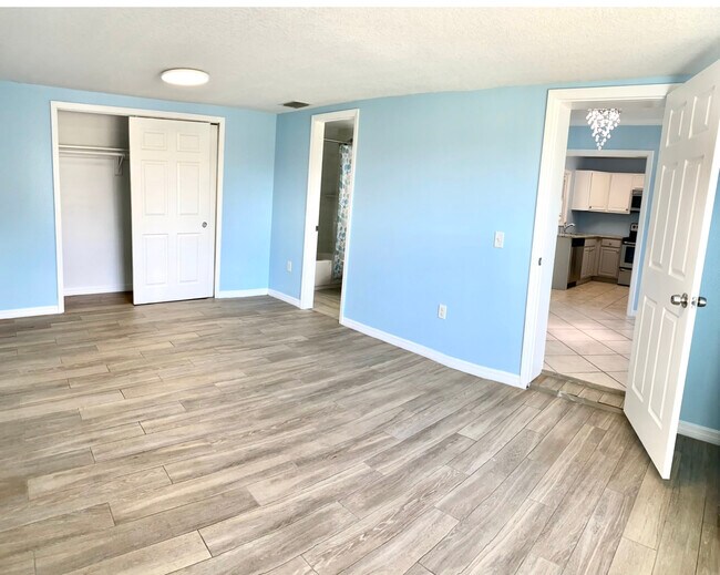 Foto del edificio - 305 S Lakewood Dr