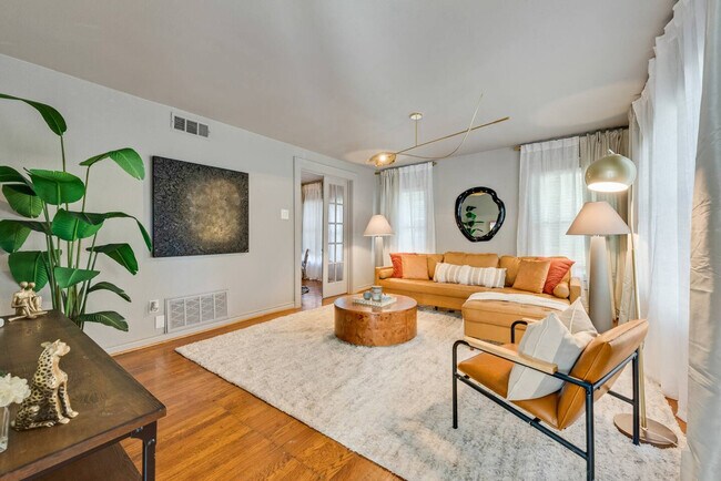 Foto del edificio - 5303 East Side Ave