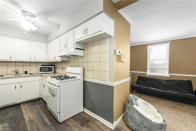 KITCHEN - 1302 Broadway Ave