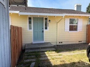 Building Photo - 805 Estates Dr