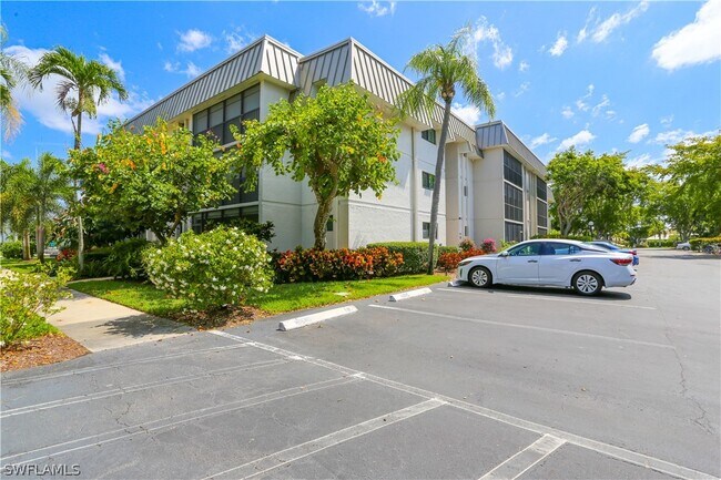 Foto del edificio - 788 Park Shore Dr