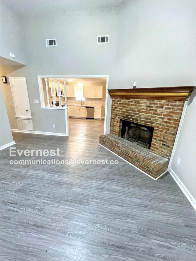 Building Photo - 4350 Redwood Cir