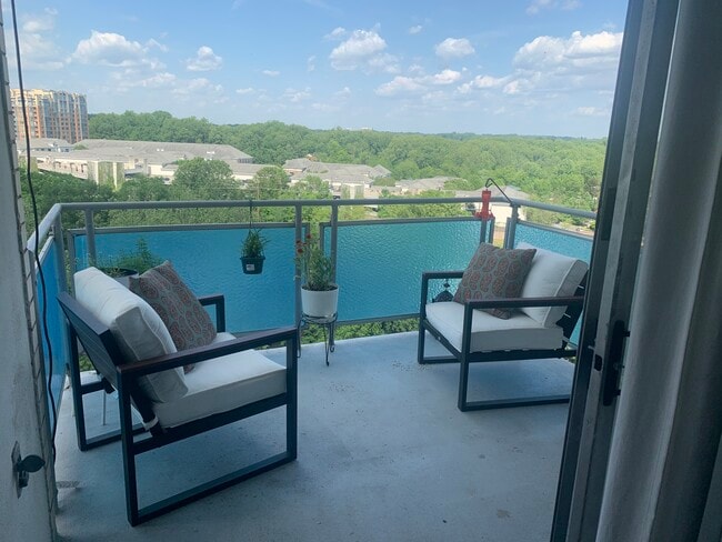 Balcony - 10201 Grosvenor Pl