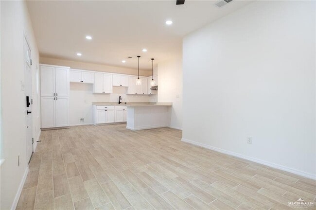 Building Photo - 7200 S San Pedro St
