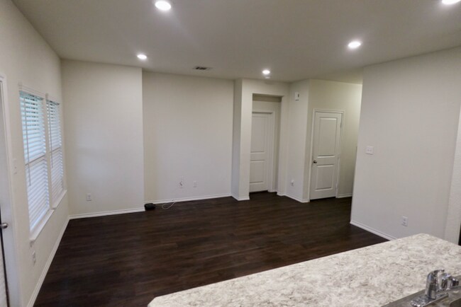 Foto del edificio - 3625 Cody Ln