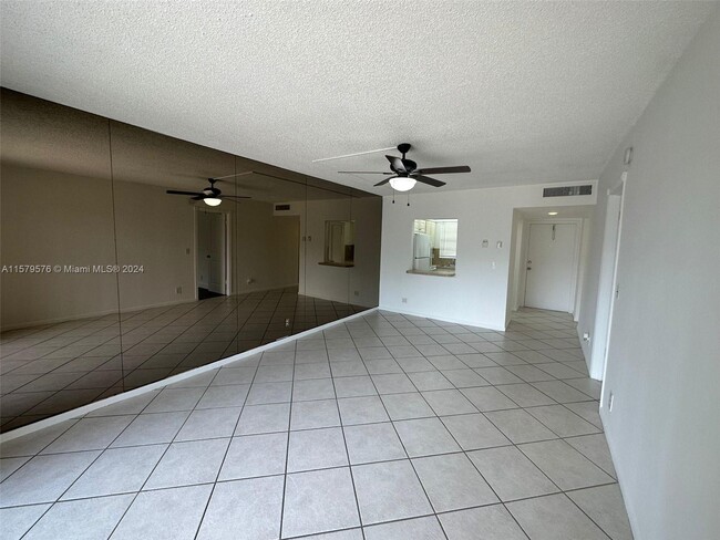 Building Photo - 1638 Embassy Dr