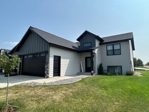 Building Photo - 3214 Cody Dr