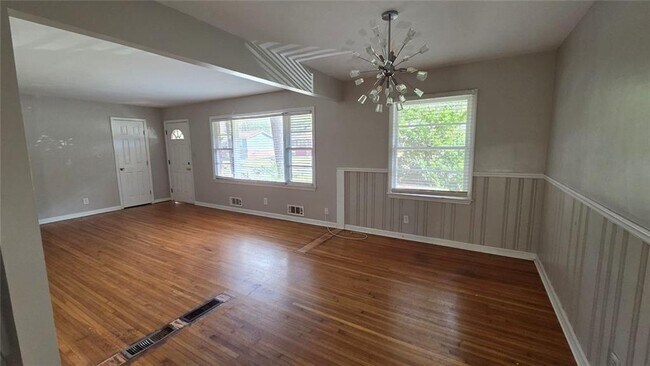 Foto del edificio - 136 Hillsdale Dr SE