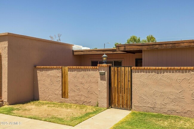Foto del edificio - 6008 W Augusta Ave