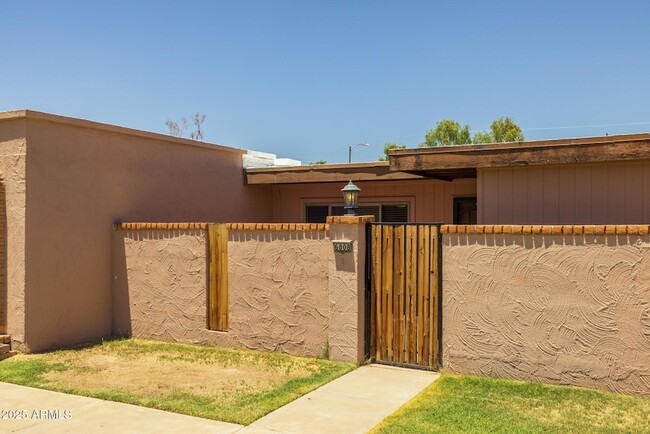Photo - 6008 W Augusta Ave Townhome