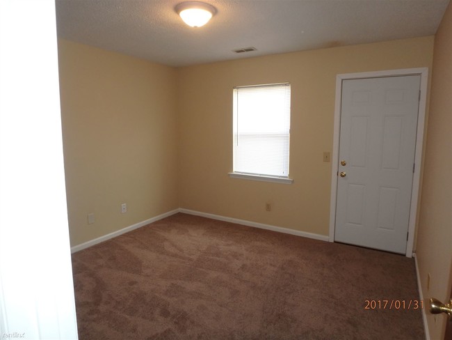 Building Photo - 805 Peed Dr