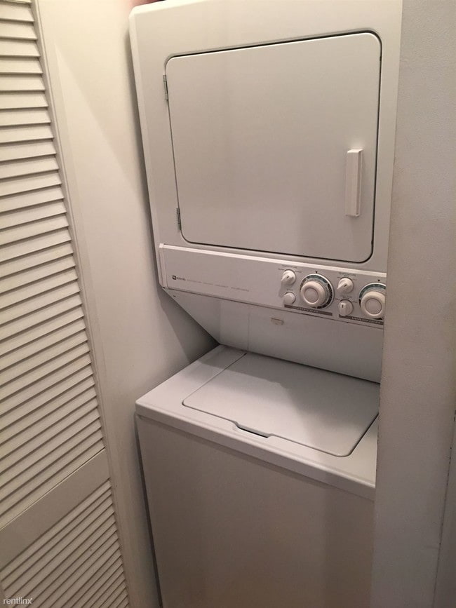 Building Photo - 1 br, 1 bath  - 835 W Lawrence Ave Apt 3N