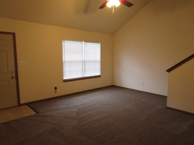 Foto del edificio - 501-503-503 Glenstone Dr