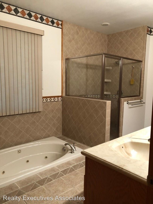 Foto del edificio - 3 br, 3.5 bath House - 9637 Briarwood Drive