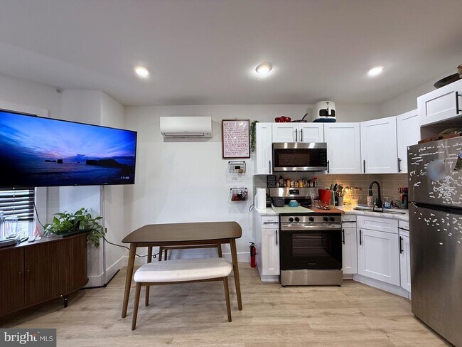 Foto del edificio - 6136 Chancellor St