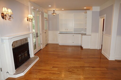 Building Photo - 422 Searls Ave
