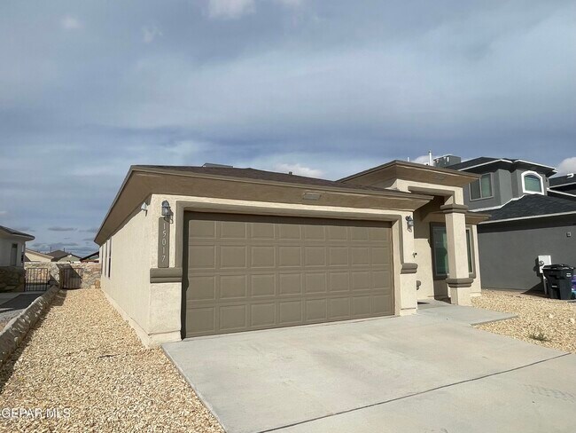 Foto del edificio - 15017 Dream Ct