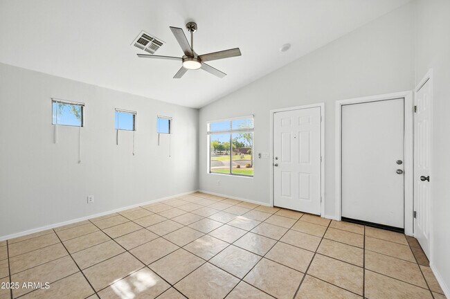 Foto del edificio - 10645 W Piccadilly Rd