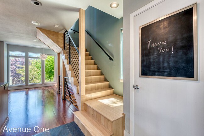 Building Photo - 3 br, 3 bath House - 131A 25th Ave E