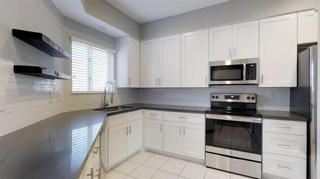 Foto del edificio - 5951 Woodway Place Ct