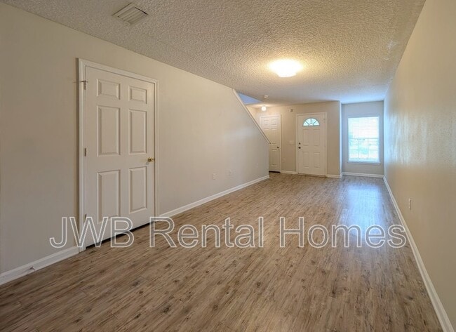 Building Photo - 8475 McGirts Village Ln