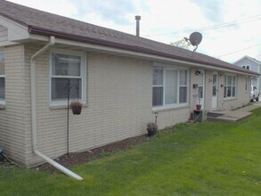 Building Photo - 557 E Division St