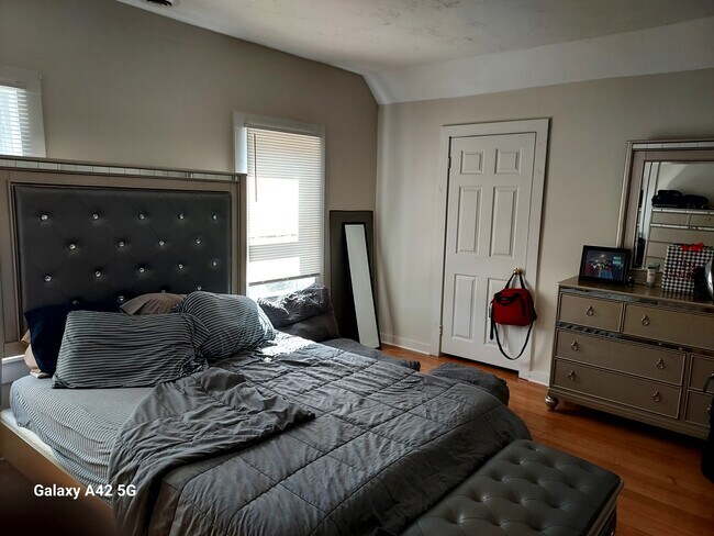 Foto del edificio - 64 Chase Ave