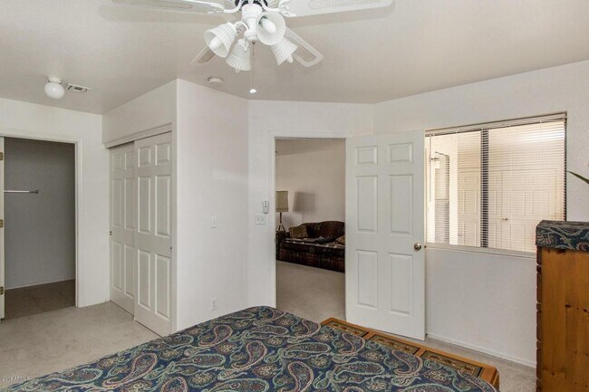 Foto del edificio - 2079 S Clubhouse Dr