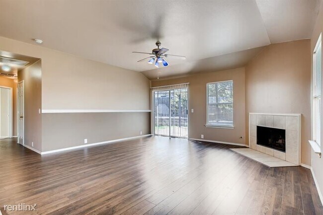 Foto del edificio - 4 br, 2 bath House - 1401 Horseshoe Bend Ct