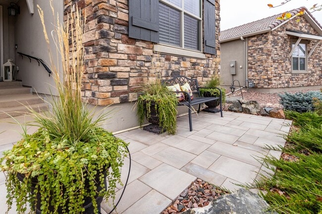 Building Photo - Stunning Flying Horse Patio Home with Stunning Views!!