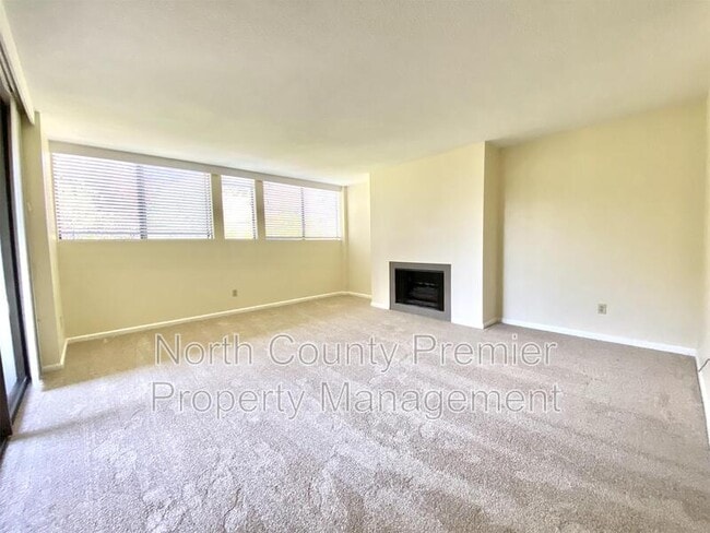 Building Photo - 2420 Torrey Pines Rd