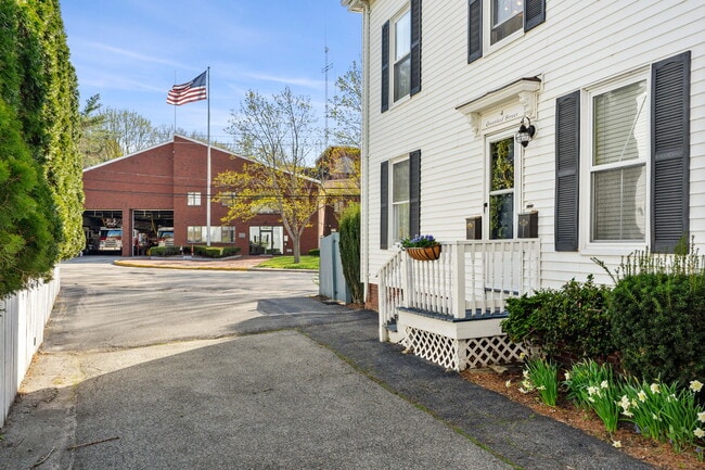 Building Photo - 4 Greenleaf St