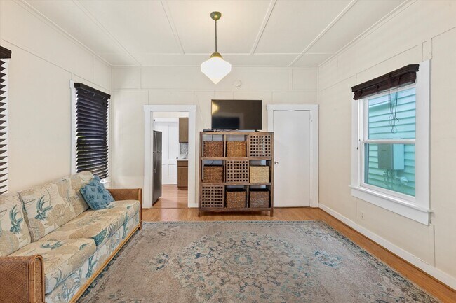 Foto del edificio - 1 Bedroom 1 Bathroom partially Furnsihed Home available for a 1 year Lease!