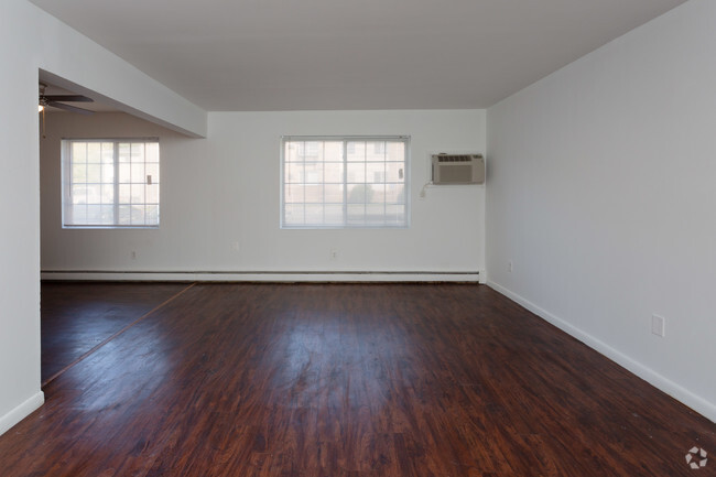 Living Area - Southgate Apartments