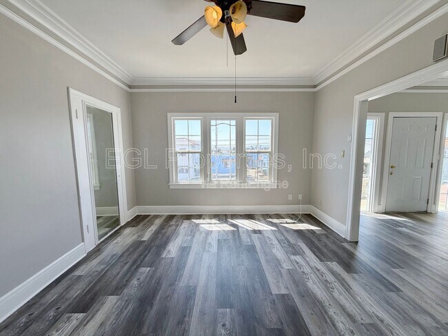 Building Photo - 804 Forest Ave