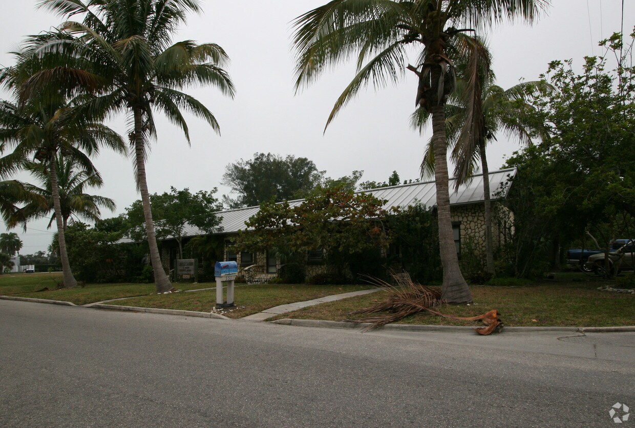 551 Broadway St, Longboat Key, FL 34228 Apartments in Longboat Key