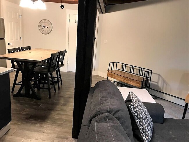 Foto del edificio - Long Term Rental- Treehouse E201