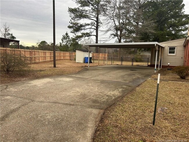 Foto del edificio - 1700 Cedar Creek Rd