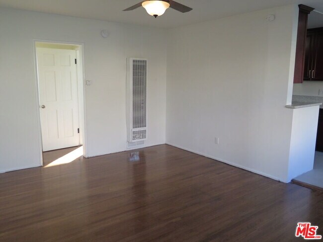 Foto del edificio - 833 N Kingsley Dr