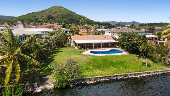 Building Photo - Lakefront 3 Bedroom, 2.5 Bath Single Family Home with Pool on Quiet Cul-De-Sac, Close to Kailua T...