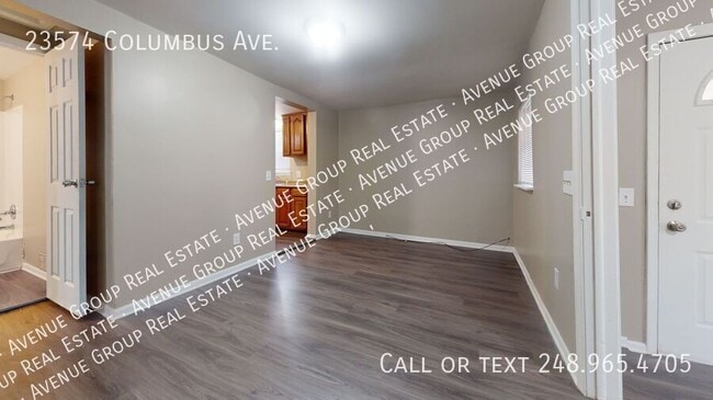 Foto del edificio - 23574 Columbus Ave