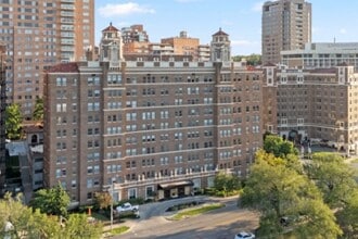 Building Photo - The Majestic