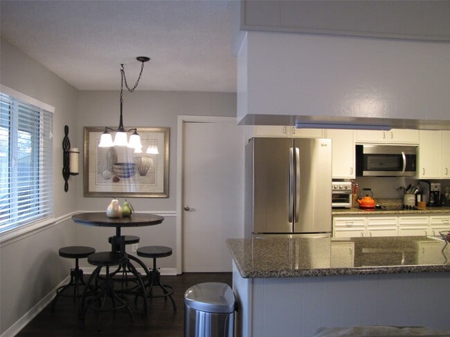 Foto del edificio - 7902 Meadowcroft Dr
