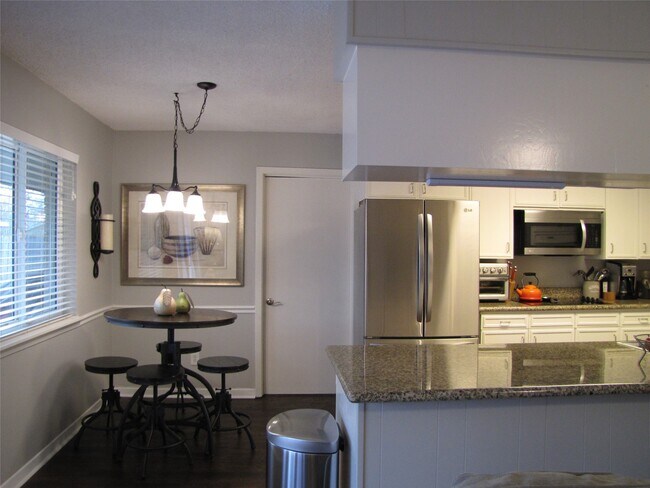 Photo - 7902 Meadowcroft Dr House