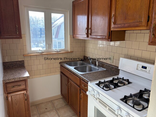 Building Photo - 70 Magill St