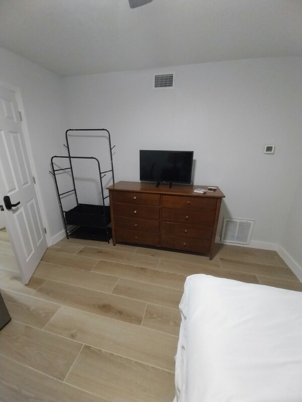 Foto del edificio - 5303 Glen Harwell Rd