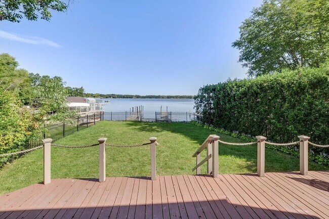 Foto del edificio - Minnetonka Lakeshore!